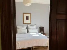 Hübscher Wohnen-Geräumige Ferienwohnung im Gutshaus nahe Saale und Elbe