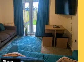 A Swansea Getaway - 3 Bedroom Home with Hot Tub