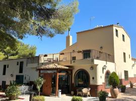 Hotel Rural Castillo de Biar Finca FANECAES，位于比亚尔的酒店