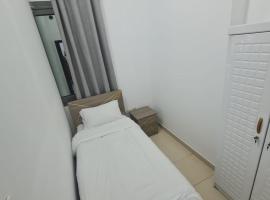 Charming Emirates Hostel - Female only，位于沙迦的酒店