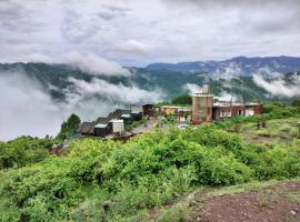 Morni Hills Retreat & Heaven，位于Morni的酒店