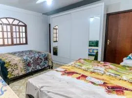 Quarto com 2 Camas de Casal Banheiro privado