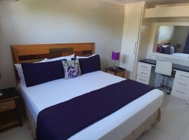 Contemporary One Bedroom at Sandcastles，位于欧丘里欧的低价酒店