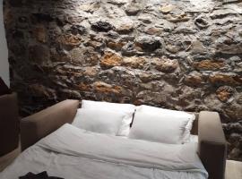 Kolos Apartman 26，位于乌日策的酒店