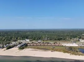 Carpe Diem 365 - Very Cute Lakefront Condo!
