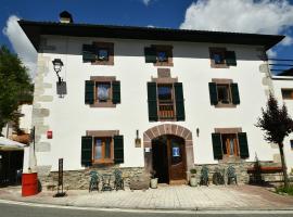 Casa karrikaburu，位于Valcarlos的酒店