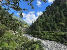The Meditating Mountain，位于Manīkaran的酒店