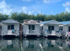 Aqua Lodges At Hurricane Hole Marina，位于基韦斯特的低价酒店