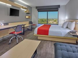 墨西卡利都市快捷酒店，位于墨西卡利的酒店