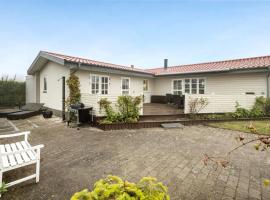 Nice Home In Nyborg With Kitchen，位于尼堡的酒店