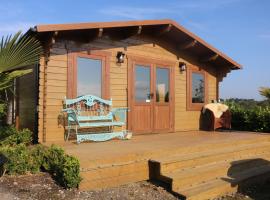 The Cabin Pipershill，位于Newtown Butler的酒店