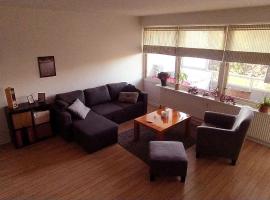 Sunny, spacious, and quiet apt，位于根措夫特的酒店