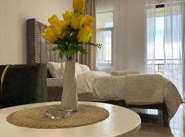 The Royal Retreat，位于Ruaka的带泳池的酒店