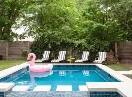 Luxe Pool Retreat - 7 Min to Rainey St