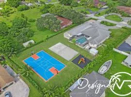 Luxurious Estate 8BR w Heated POOL & GAMEROOM - 24 Guests