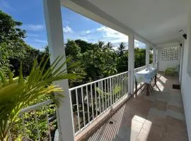 Appartement vue sur forêt tropicale et proche de la mer