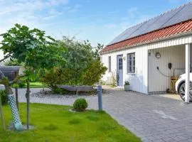 1 Bedroom Cozy Apartment In Brantevik