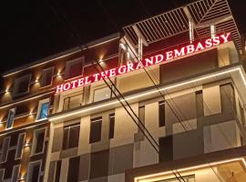 The Grand Embassy Hotel West Bengal，位于Māldah的酒店