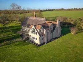 Old Cottage - English Countryside Retreat