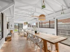 Sunset Bay coastal retreat 3 min walk to foreshore
