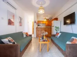 5-min to the beach, 1-bed apt