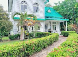 晨曦山莊 晨曦紅瓦厝國民旅遊卡特約商店Sunshino farmstead，位于Zuozhen的酒店