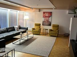 Villa Mänty 200 m2 Arkkitehdin suunnittelema kaupunkikoti rauhallinen sijainti Sauna autokatos，位于塞伊奈约基的酒店