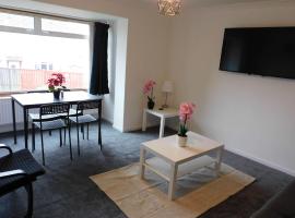 Newly refurbished 3 bedroom home in East Kilbride，位于东基尔布赖德的酒店