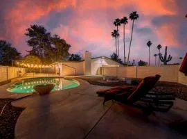 Desert Oasis with hot tub, pool and putting green