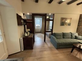 Apartment Jakobsweg im Posthalterhof, anno 1683, mit Sauna，位于布兰肯海姆的酒店