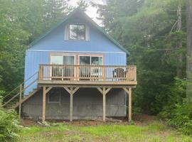 Turkey Tail Cottage，位于Millinocket的酒店