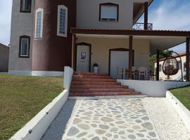 FG Home Rental Vila & Apartments，位于Mirodháton的酒店
