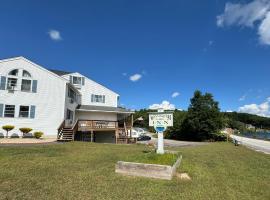 Winnisquam Lake Inn，位于蒂尔顿的酒店