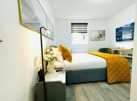Ensuite Luxury Bedroom In Purfleet