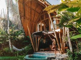 Eco Bamboo Island Bali - Bamboo House #1，位于Selat的酒店