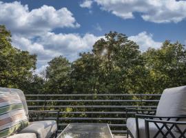 Skyline Villa Indoor Pool Hot Tub，位于Millard的酒店