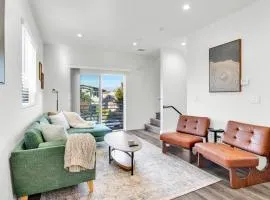 Fresh & New Downtown La Condo!