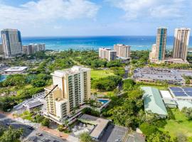 Private owned studio at Luana Hotel, partial ocean & city view, and no resort or extra fees!!!，位于檀香山的豪华型酒店