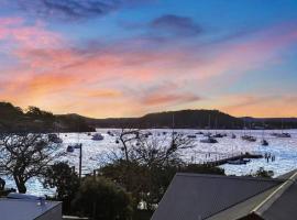 Magical Hardy's Bay Waterfront Apartment，位于克里卡尔的酒店