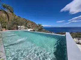 SUITE APARTMENTS BRANCO - Infinity Pool & Sea View - 15 minuti a piedi dal centro