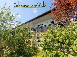 Zuhause Am Wald，位于布里隆的酒店