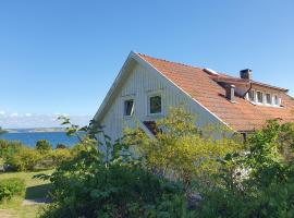 Boende på SydKoster med havsutsikt och nära till bryggor，位于斯特伦斯塔德的酒店