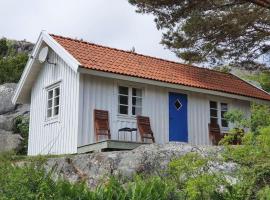 Cottage with sea view South Koster，位于斯特伦斯塔德的酒店