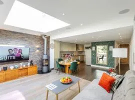 Apartment in Guildford with Parking