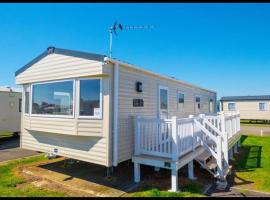 SP158 - Camber Sands Holiday Park - 3 Bedrooms - Second Toilet - Decking - Private Parking，位于坎伯利的酒店