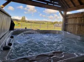 Forest View House & Hot Tub Sleeps 9