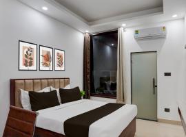 Super Townhouse Sector A Noida formerly ADA Residency，位于诺伊达的酒店