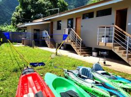 Fare raepu'u, far from city, Teahupo'o family Lodge, Tahiti，位于Teahupoo的酒店