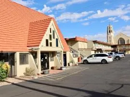 Super 8 by Wyndham Albuquerque Downtown