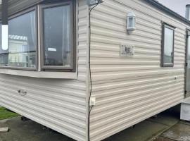 Seaside Escape Lodge at Martello Beach Jaywick，位于Jaywick Sands的酒店